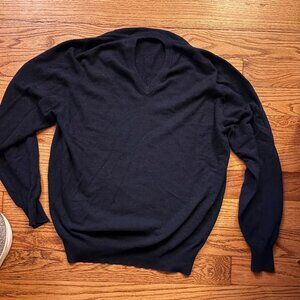 Men's V-Neck Sweater in Deep Navy Size L